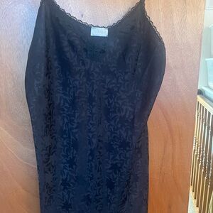 Barbizon Black Lace Trim Floral Jacquard Sleep Wear.